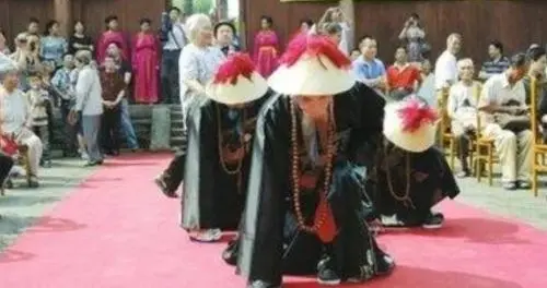 算命与易经（《易经》的具体作用是怎样的）