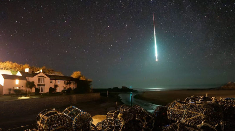 英国夜空出现巨大流星 几秒钟内几乎和白天一样明亮