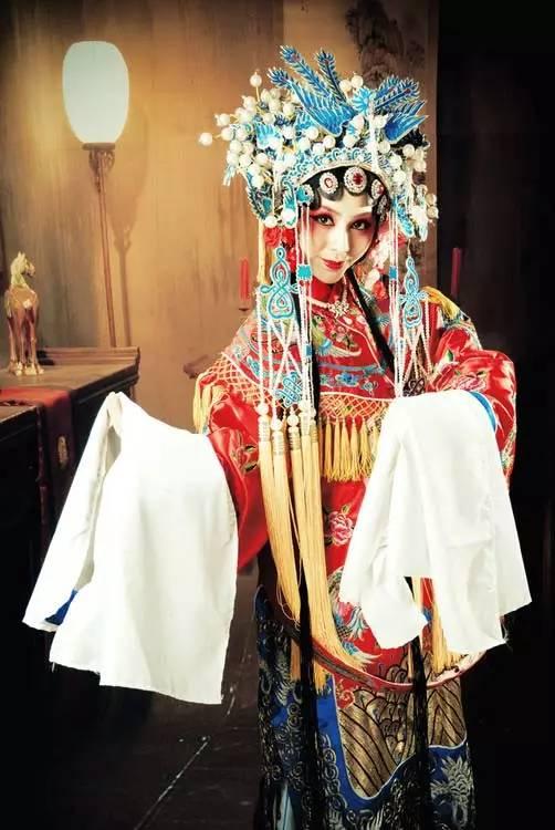 早安古风美图160205：一笔胭脂染了你美丽的容颜
