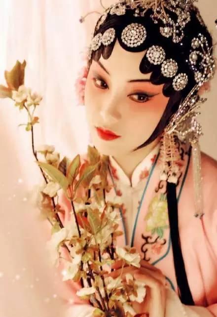 早安古风美图160205：一笔胭脂染了你美丽的容颜