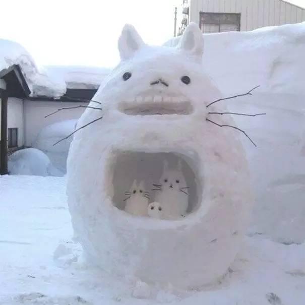 堆雪人的图片看过立马奉上膝盖，默默放下手里雪