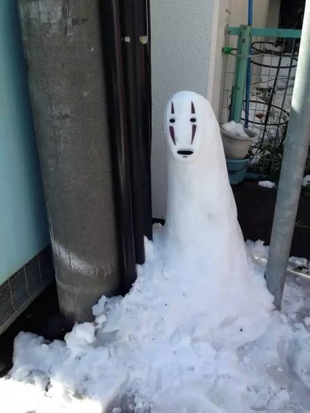 堆雪人的图片看过立马奉上膝盖，默默放下手里雪