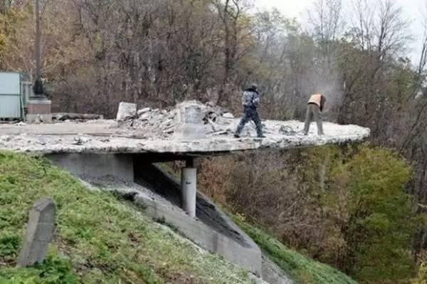 有些作死的人，在作死道路上越走越远