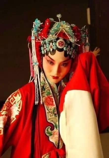 早安古风美图160205：一笔胭脂染了你美丽的容颜