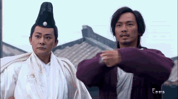 拜年抱拳要左抱右
