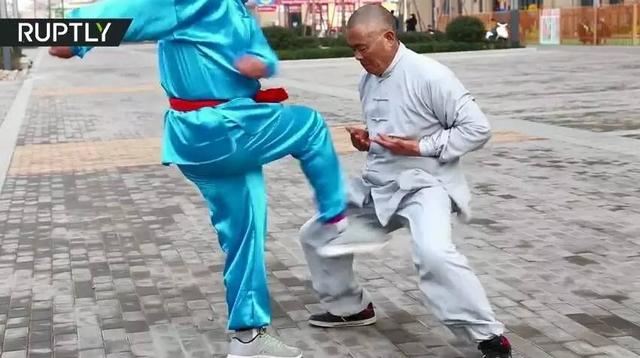 中国铁裆功声称专治ED和早泄，老外炸锅
