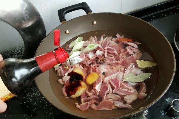 麻辣卤鸡爪好吃到连卤汁都不放过，我们一起来学做一下吧