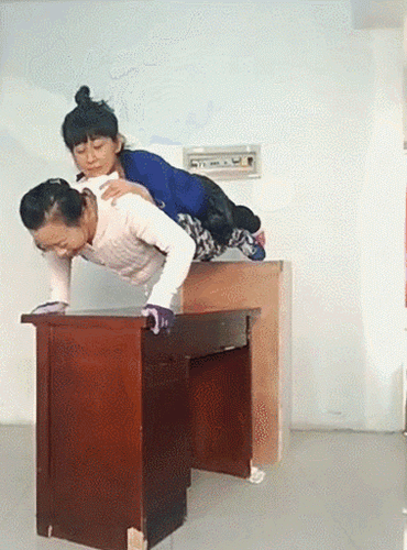 牛哥美女gif动图13p：妹子吃的什么是东西呢