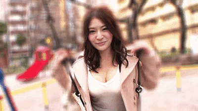 牛哥美女gif动图:甜甜圈加比基尼美人,夏天清凉绝配