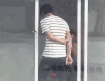 牛哥美女gif动图:发现一个地方,肯定有神秘交易