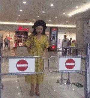 牛哥美女gif动图9p：美女是要去哪里呢？