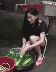 牛哥美女gif动图8p：妹子是要休息了吗？