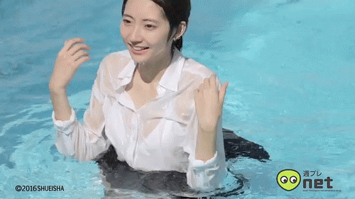 牛哥美女gif动图13p：坐车的妹子感觉有些忧伤