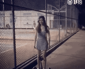 牛哥美女gif动图13p:妹子舔屏了!你何在?