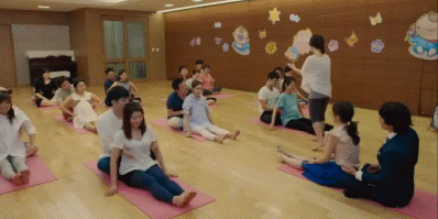牛哥美女gif动图9p：妹子打网球看起来不是很厉害啊！