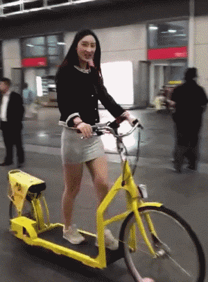 牛哥美女gif动图11p：虽说袜子很漂亮，但我根本不关注