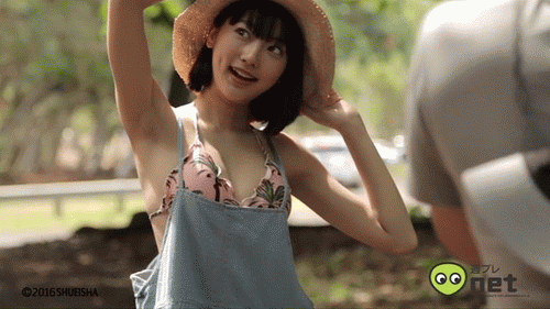 可爱又不失性感的妹子