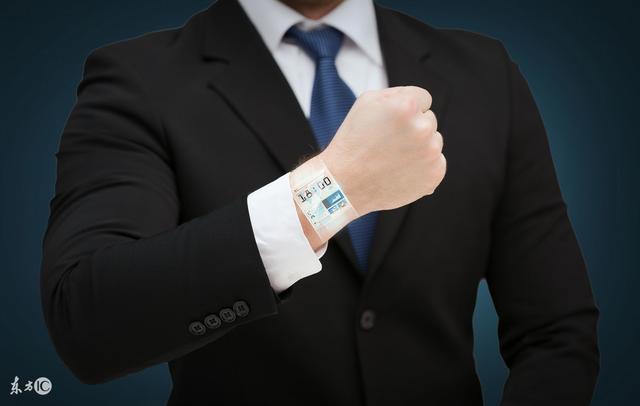 情人节送男友什么礼物好情人节，该送男友什么礼物？