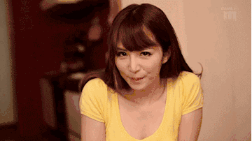 牛哥美女gif动图18p：拉开妹子衣服的拉链！