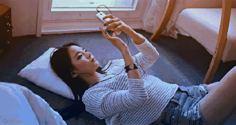 牛哥美女gif动图：撑爆，妹子你就被炸出来了