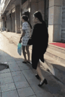 牛哥美女gif动图:这跑步机看起来好高端!