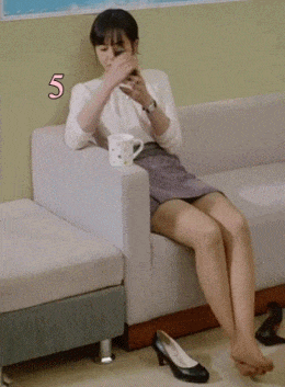 牛哥美女gif动图:穿高跟鞋还能这么厉害呢!