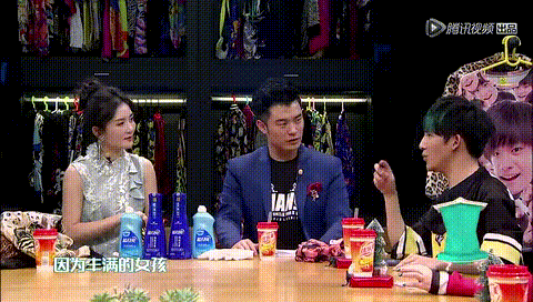 牛哥美女gif动图：妹子来，喝奶！