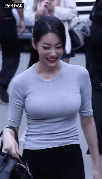 牛哥美女gif动图:美女们跳得很整齐嘛~