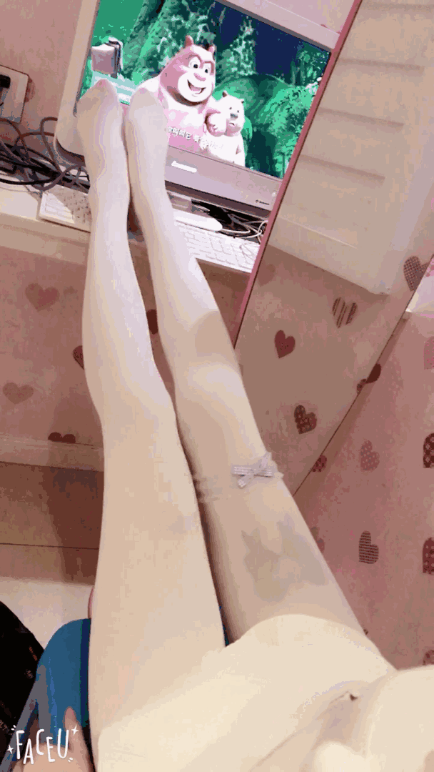 牛哥美女gif动图10p:冷冷的冰雨在脸上胡乱的拍