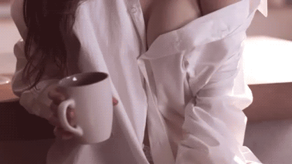 牛哥美女gif动图11p：喝茶的妹子