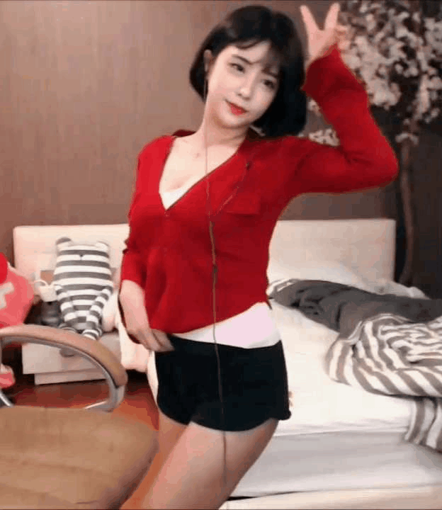 牛哥美女gif动图18p：妹子太美撩头发太撩人