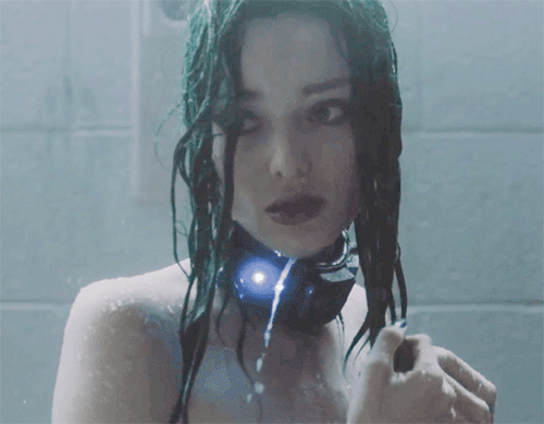 牛哥美女内涵gif动图11p：惊涛骇浪，不觉得累赘吗？