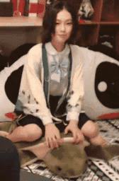 牛哥美女内涵gif动图11p：惊涛骇浪，不觉得累赘吗？