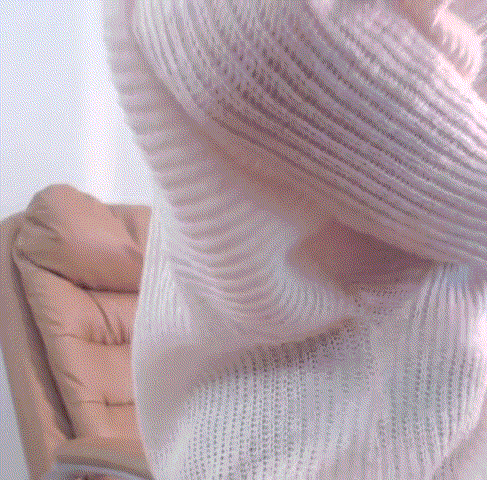 牛哥美女内涵gif动图:生吃苦瓜有多苦,看妹子表情就知道了!