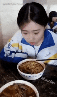 牛哥美女内涵gif动图12p：妹子会柔术吗？