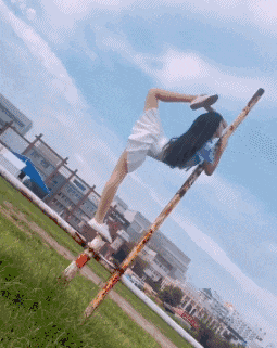 牛哥美女内涵gif动图12p：妹子这腿恐怕是要逆天了，上下比例37开