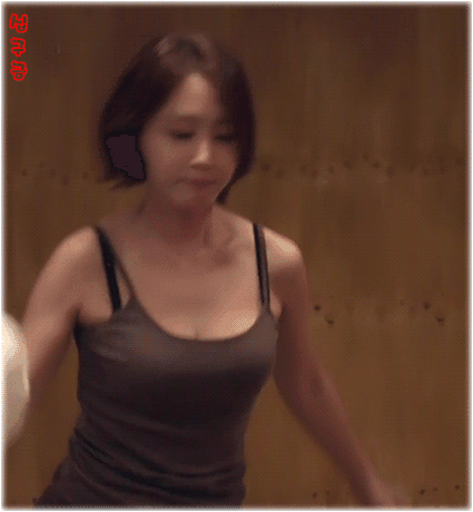 牛哥美女内涵gif动图13p:最喜欢的舌头姿势