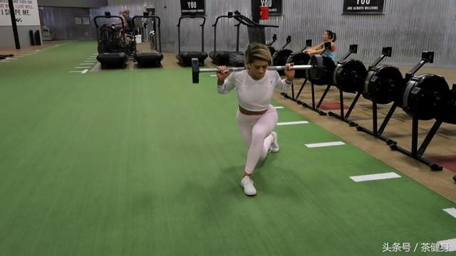 Whitney Simmons改善下身線條的臀腿訓練方案（中文字幕） 健身減肥達人 第4张