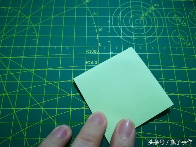 蝴蝶节礼物盒子的折法,怎么包礼物盒正方形蝴蝶结