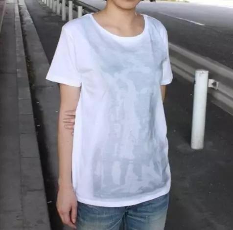 T恤上就有胸！平胸妹子夏天有救了！