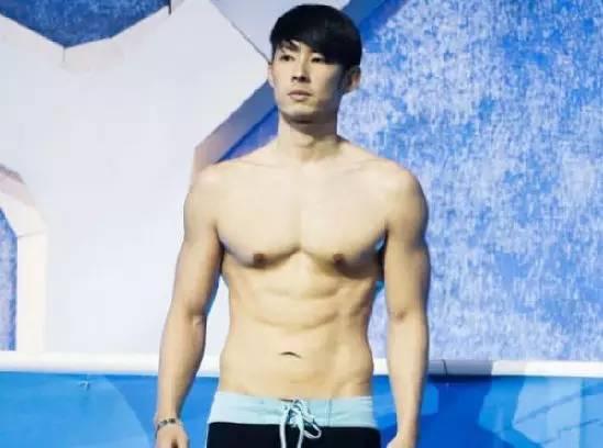 盘点男星们一些有特色的(· )( ·)