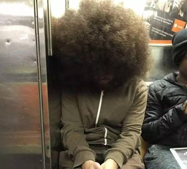女儿怎么自拍，老爸就怎么cos....女儿内心是崩溃！