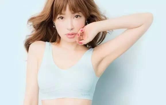 不同罩杯的女性乳房有多重呢？