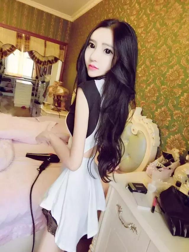 模特展示图这脑袋这胳膊这腿是人类吗？