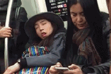 这是个有故事的女人，不知道她梦到了什么