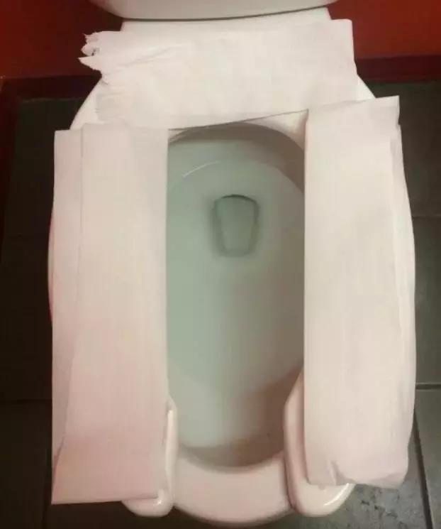 无法接受皮肤接触马桶圈,垫纸就是绝招!