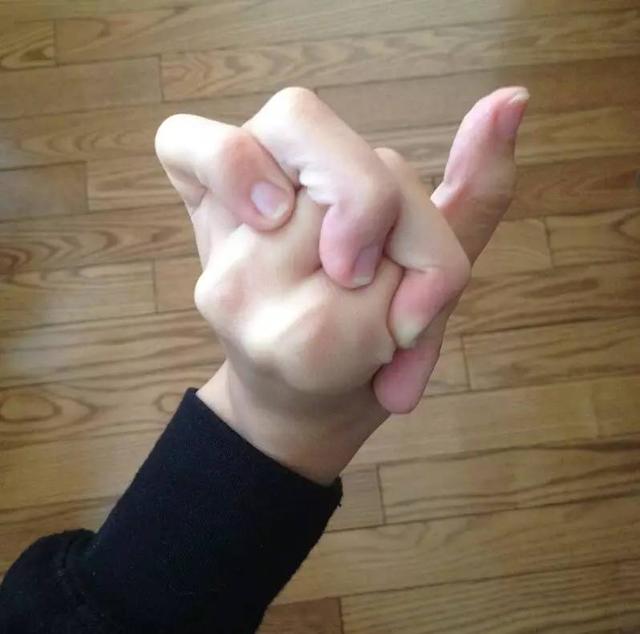 怪异的手，姿势太多！