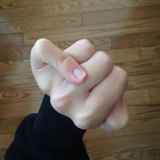 怪异的手，姿势太多！