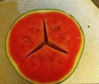 东西都准备好了，就问你一句嫁不嫁