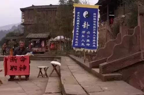 东西都准备好了，就问你一句嫁不嫁
